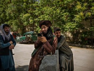 طالبان برای اینکه مردم موسیقی گوش نکنند، فلش مموری‌ها را جمع می‌کند