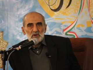 حسین شریعتمداری: از پلتفرم‌های مانند «اسنپ» و «ازکی» سلب صلاحیت و به افراد نظام واگذار شود