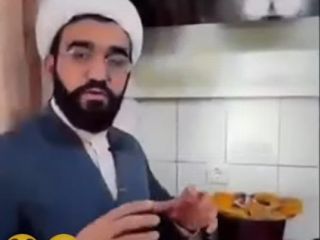 این آخوند مستحبات آشپزخانه را توضیح میدهد؛ برای هر کاری باید یک آیه بخوانیم