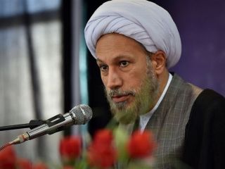 امام جمعه شیراز: از قاجار تا پهلوی نفت را برای خوش گذرانی فروختند