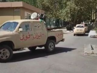 رژه بسیجی ها با خودروهای نظامی و نوحه های زمان جنگ در پردیس مرکزی دانشگاه تهران