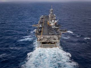 «تابش لیزری» شناورهای سپاه به بالگرد آمریکایی در آب‌های خلیج فارس