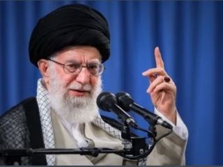 علی خامنه‌ای حملات حماس را «حماسه» نامید و از طراحان آن تقدیر کرد