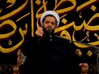 آخوند:  فاطمه از درون کفن دستهایش را بیرون آورده و حسن و حسین را بغل کرد