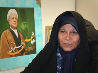 پاسخ فائزه هاشمی به خبر ملاقات سارق صندوق امانات بانک تهران در زندان ترکیه