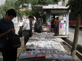 روزنامه کیهان خواستار تقدیر از «بسیج لندن» شد!