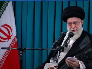 عقب‌نشینی علی خامنه‌ای درباره اظهارات سابقش درباره محو کردن اسراییل