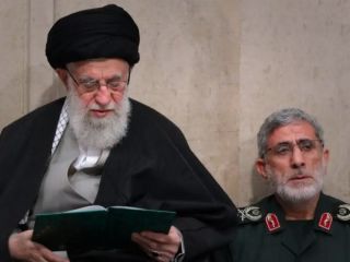 خامنه‌ای از فرمانده نیروی قدس سپاه خواست حمایت از گروه‌های نیابتی در منطقه ادامه یابد