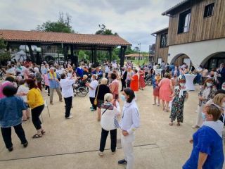 (تصاویر) دهکده ای در فرانسه که همه ساکنان آن از زوال عقل رنج می برند