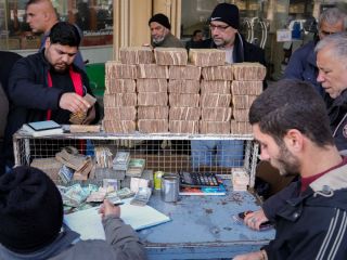 ممنوعیت معاملات دلاری در عراق؛ یک مقام ایرانی: ۲۰ درصد از ارزش محموله‌های صادراتی ایران کاسته می‌شود