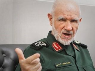 فرمانده پیشین سپاه در سوریه :آمریکایی های در مقابل چهار پابرهنه یمنی هیچ غلطی نمی‌توانند بکنند