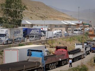 «صف ده کیلومتری» کامیون‌ها در خاک ترکیه به دلیل «مشکل سیستمی» در گمرک ایران