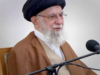 روزی که خدا در وجود خامنه‌ای حلول کرد؛ در آستانه سال نوی میلادی خامنه‌ای مدعی شد به او وحی شده!