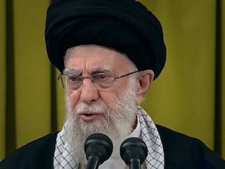 علی خامنه‌ای: کشورهای اسلامی باید شریان‌های حیاتی اسرائیل را قطع کنند