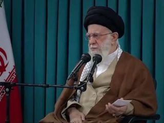 خامنه‌ای وضعیت نامناسب کسب‌وکار در ایران را به‌دلیل عمل نکردن به تذکراتش دانست