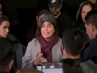 جنجال الناز شاکردوست در پردیس کوروش: نمی توانید من را به زور ببرید/ این جشنواره نیست؛ جنگ فرهنگیه