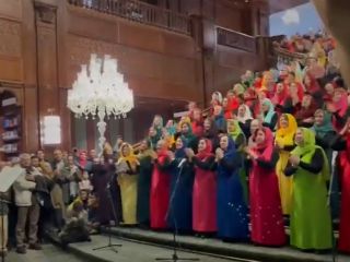 باز نزدیک انتخابات شد و موسیقی و صدای زن و کلا شادی و رنگ آزاد شد - ایران مال جمعه ۱۲ بهمن ۱۴۰۲