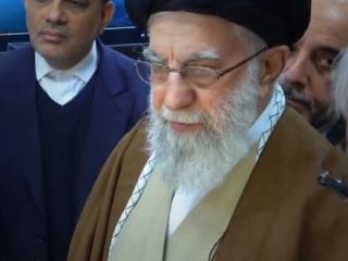 کنایه احسان سلطانی به خامنه‌ای: بازی «من خیلی خوبم اما اطرافیانم به حرفم گوش نمی‌کنند» راه انداخته؟