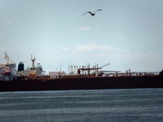 آمریکا ۵۲۰ هزار بشکه نفت ایران را توقیف و ۱۰۸ میلیون دلار پول شبکه تأمین مالی سپاه را ضبط کرد