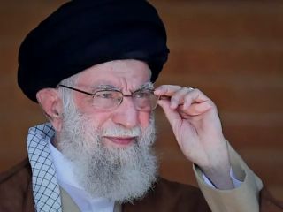 خامنه‌ای: من که نرفته‌ام اما می‌گویند در کشورهای معروف مردم فقط دنبال یک لقمه نان هستند