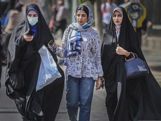 ادعای روزنامه جوان،وابسته به سپاه پاسداران: حجاب فساد را پنهان می‌کند و همین کافی است