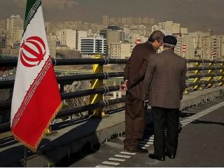پرت‌کردن پاکبان ۲۰ ساله از روی پل نیایش با توجیه اهانت به پرچم جمهوری اسلامی