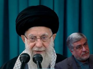 واکنش عجیب خامنه‌ای به شعار علیه آمریکا همزمان با هشدار یک مقام حکومتی درباره پایان نظام