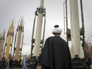 ایران: محدودیت قانونی نداریم اما برای دامن نزدن به جنگ اوکراین به روسیه موشک بالستیک نمی‌دهیم