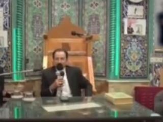 سخنرانی به زبان انگلیسی یکی از نامزدهای مجلس در مسجدی در اهر