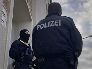 تجاوز  ١٧ جوان و نوجوان به مدت ماه‌ها بە یک دختر ۱۲ ساله مردم اتریش را شوکه کرد