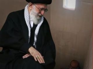 حماسه خواندن انتخابات توسط خامنه‌ای پس از افشای کلیپ رای دادن در توالت