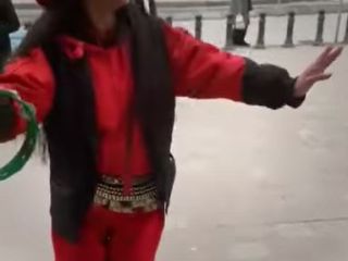 بازداشت دو دختری که در لباس «حاجی فیروز»‌ در میدان تجریش تهران رقصیده بودند