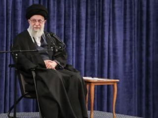 خامنه‌ای مخالفت با حجاب اجباری را «برنامه بیگانگان» خواند و خواستار اقدام «قانونی و شرعی مسئولان» شد