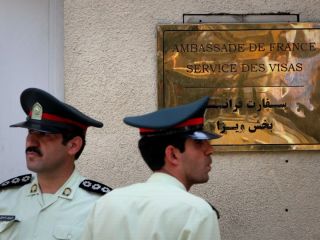 در سفارت فرانسه در تهران چه خبر است؟  نفری «۵۰۰ یورو» برای وقت ویزا ؟؟