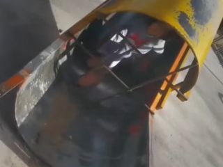 فقط در ایران جوشکاری انتهای سرسره با میلگرد در پارک قمصر