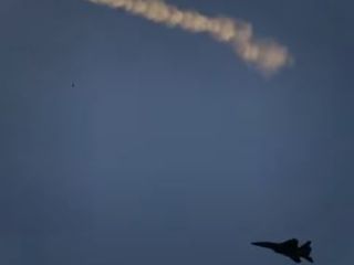 لحظه رهگیری و شلیک به پهباد توسط جنگنده F۱۵ اسرائیل