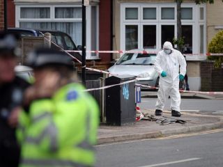 حمله «مردی با شمشیر» در لندن باعث مرگ یک پسر ۱۴ ساله شد