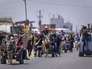 فلسطینی‌ها از دومین شهر بزرگ غزه می‌گریزند؛ اسرائیل از ساکنان مناطق دیگر رفح خواست شهر را ترک کنند