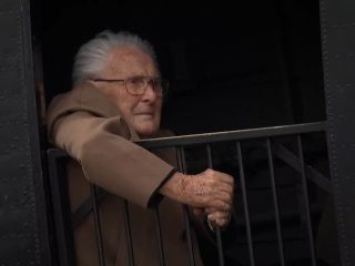 کهنه سرباز ۹۹ ساله بریتانیایی برای آخرین بار سوار بمب‌افکن قدیمی خود شد