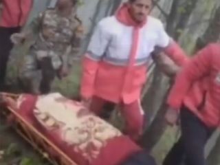 ویدیوی کوتاهی از صحنه انتقال اجساد کشته شدگان سقوط بالگرد