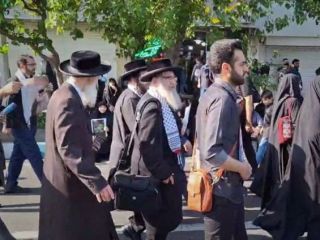 حضور خاخام های یهودی ایران با چفیه در مراسم تشییع