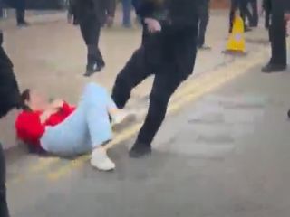 حمله وحشیانه طرفداران جمهوری اسلامی به معترضان در لندن/ یک نفر دستگیر شد