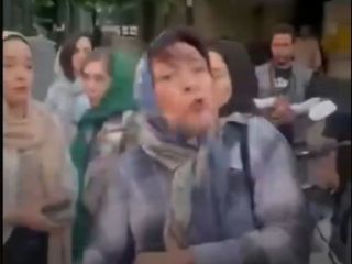 دفاع هایده حائری، بازیگر پیشکسوت سینما از چند دختر در برابر نیروهای گشت ارشاد