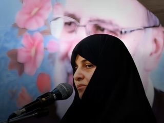 واکنش جمیله علم الهدی به لاریجانی: نگرانیم برخی با شهید رقابت کنند