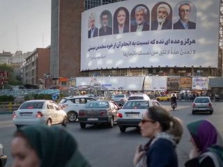 قدرت‌نمایی مردم علیه قدرت خودکامه