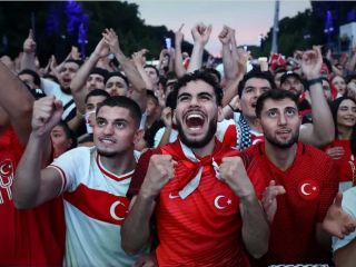 درگیری هواداران دو تیم فوتبال ترکیه و هلند در برلین