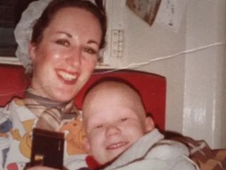 مادری که به پایان دادان زندگی پسر ۷ ساله‌اش با دوز بالای مورفین اعتراف کرده بود، درگذشت