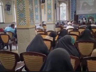 چون حاضران در مسجد کم بودند، رسایی سخنرانی نکرد!