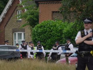 پلیس لندن در پی مردی که بدون دلیل با چاقو ۴ نفر را زخمی کرده است