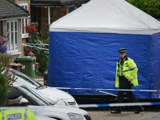 پلیس بریتانیا در تعقیب مظنون به قتل سه عضو خانواده یک گزارشگر